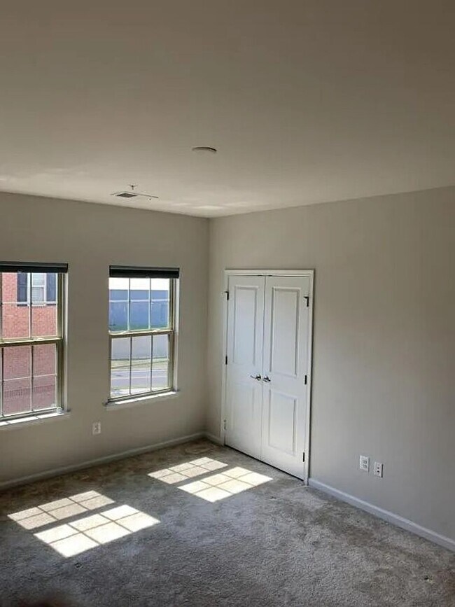 Building Photo - Modern 2BR + Office Townhome with Garage &...