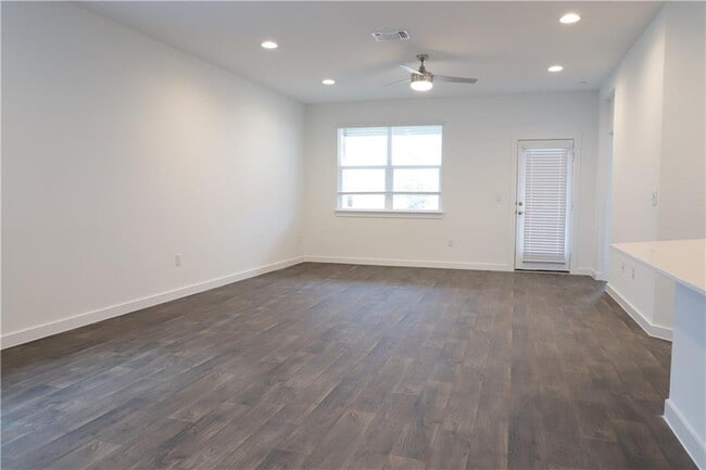 Building Photo - 3720 Niddry Dr