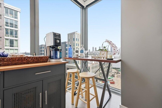 Building Photo - 9 Ave at Port Imperial