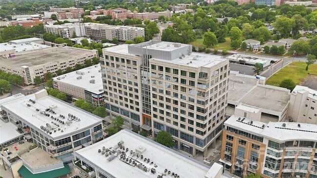 Building Photo - 1133 Metropolitan Ave