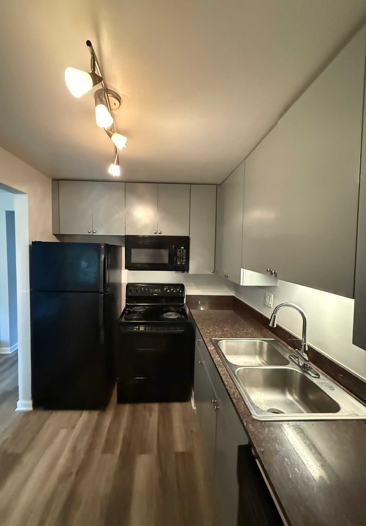 Kitchen - 514 Spruce Dr