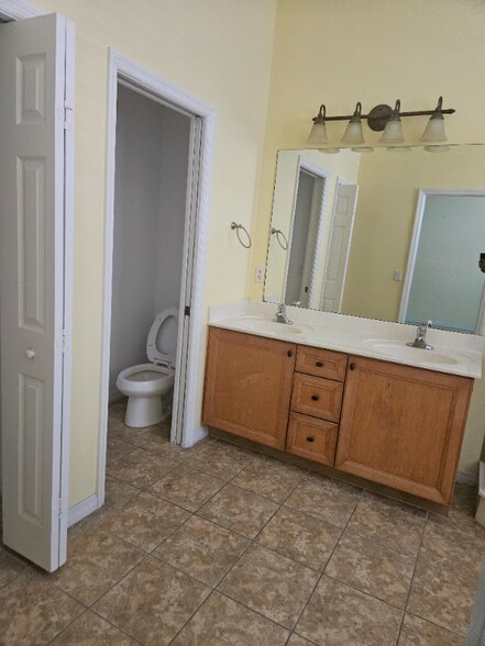 Building Photo - 9800 Quinta Artesa Way