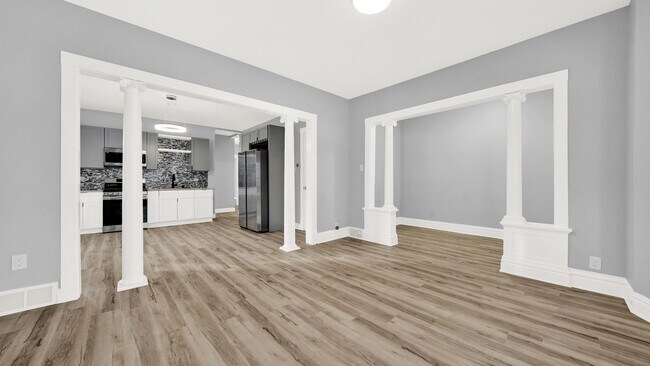 Building Photo - 319 N Hickory St