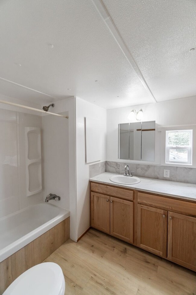 Building Photo - 2 Bed 1 Bath Single Family Home in Spokane...
