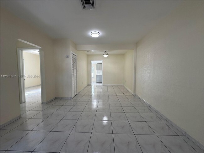 Building Photo - 610 NW 23rd Pl