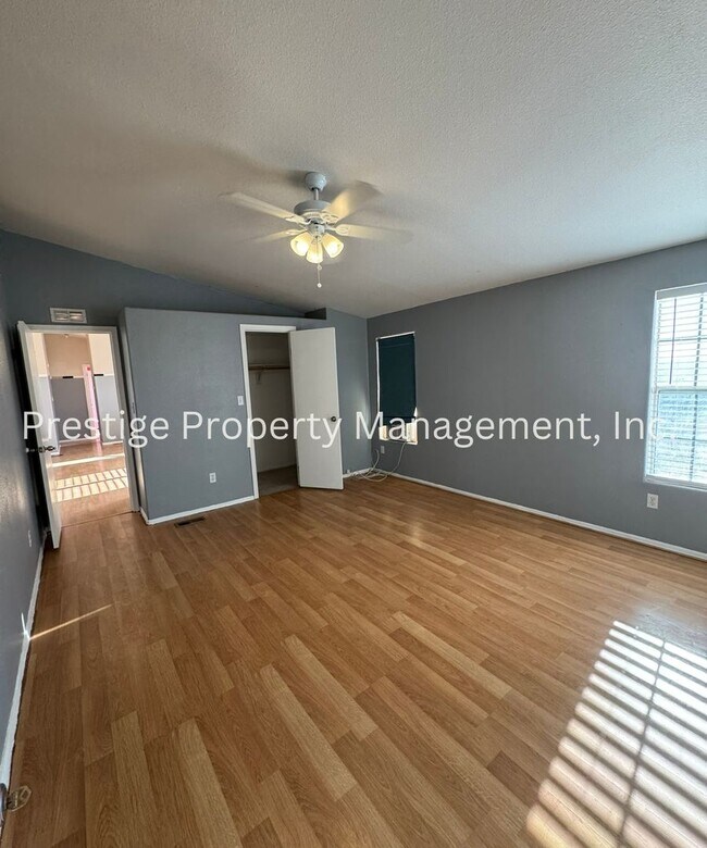 Building Photo - This 4/2 Vail Manufactured Home Is On A 1 Acre Lot!!!