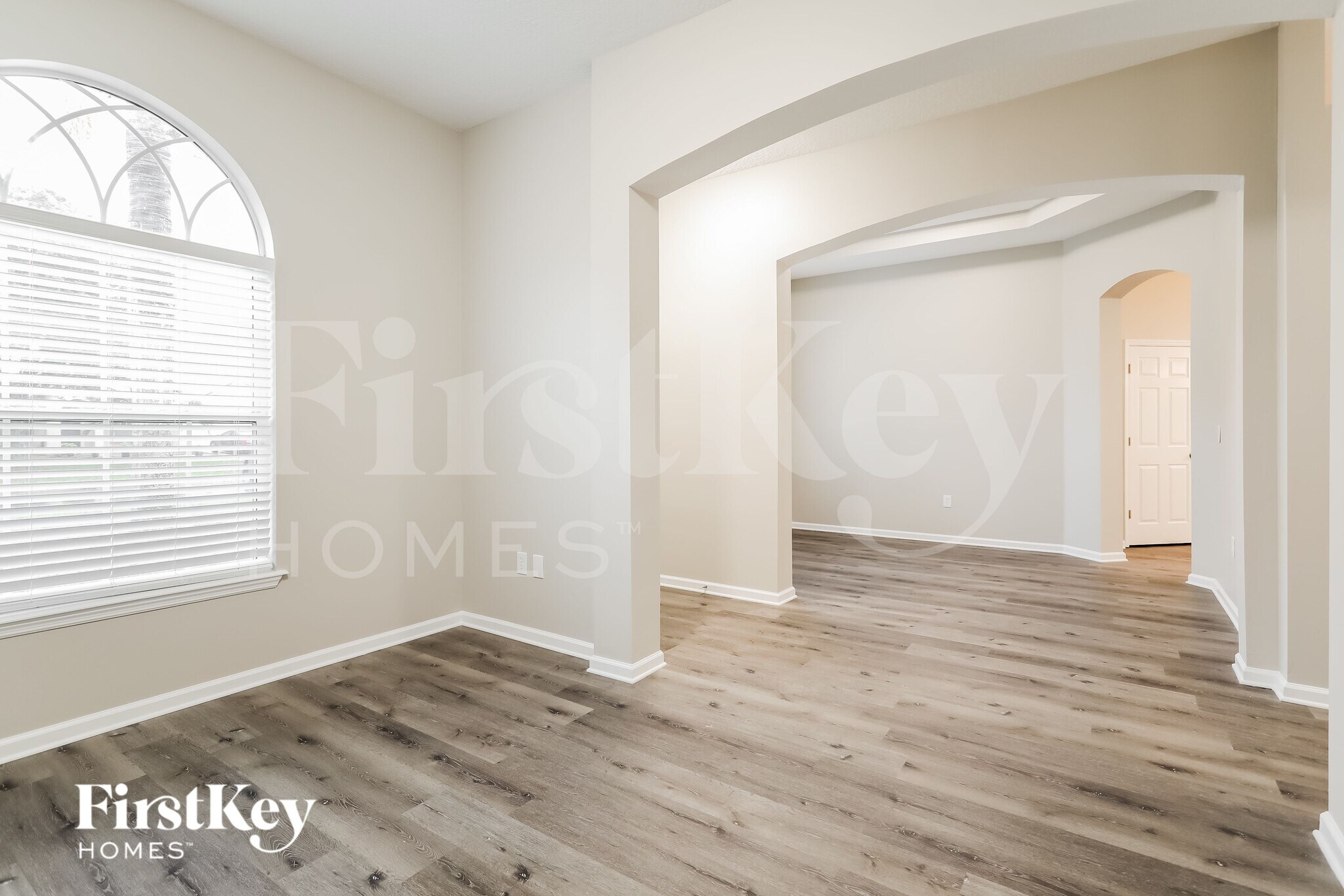 Building Photo - 552 N Bridgestone Ave