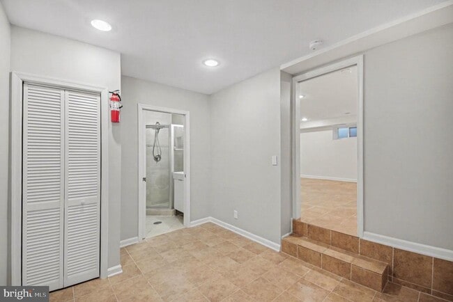 Building Photo - 4885 S 28th St