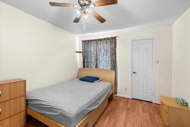 Building Photo - 2830 S Bartell Dr