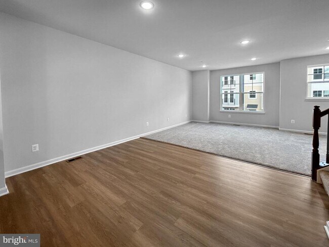 Building Photo - 2571 Hopton Ln