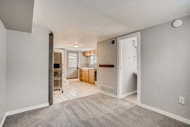 Building Photo - Cozy 1 bedroom updated brick cottage home!