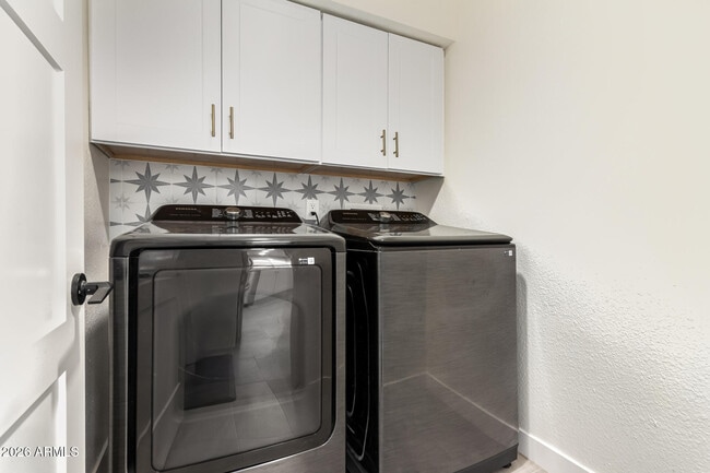 Building Photo - 26007 S Cedarcrest Dr