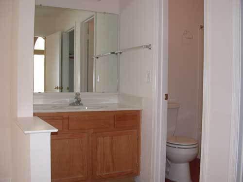 Building Photo - NICE 3 BED, 2 BATH HOME LOCATED NEAR 67TH ...