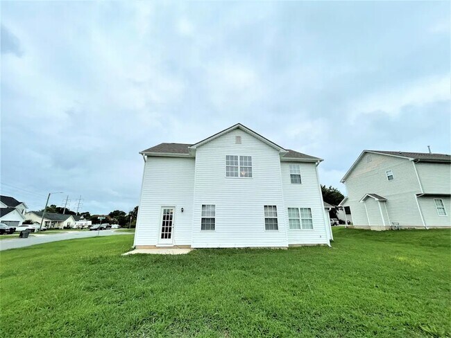 Building Photo - 171 Golding Dr
