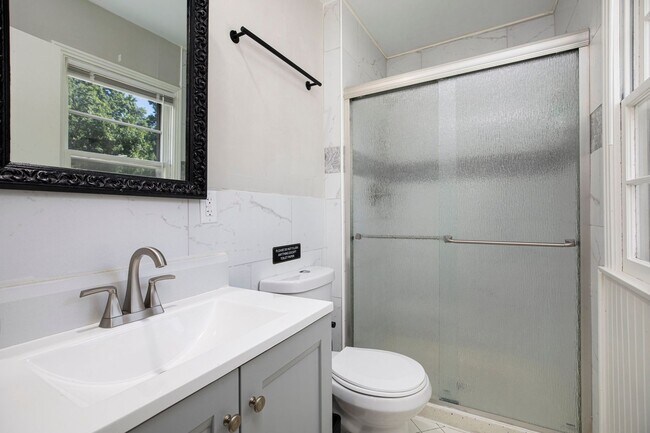 Building Photo - Move in Special!! Beautiful 3BR/2BA w/ Garage & Fenced Yard