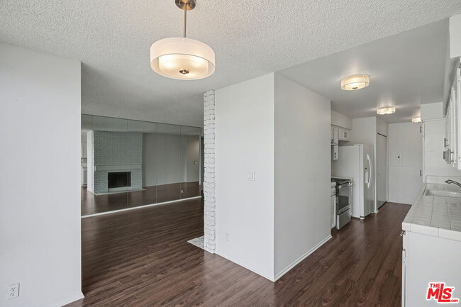 Building Photo - 1340 S Beverly Glen Blvd