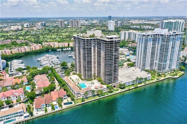 Building Photo - 19667 Turnberry Way