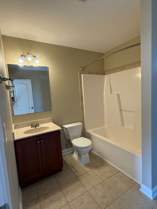 Building Photo - Beautiful 4 bedroom, 3.5 house