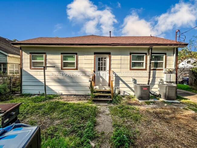Building Photo - 4431 Clay St