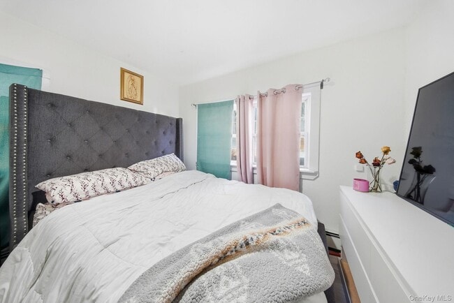 Building Photo - 4 Old Rd