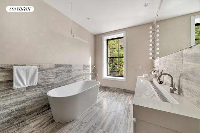 Building Photo - 158 W 136th St