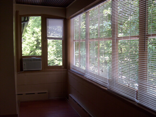 Sunroom - 10 Love Pl