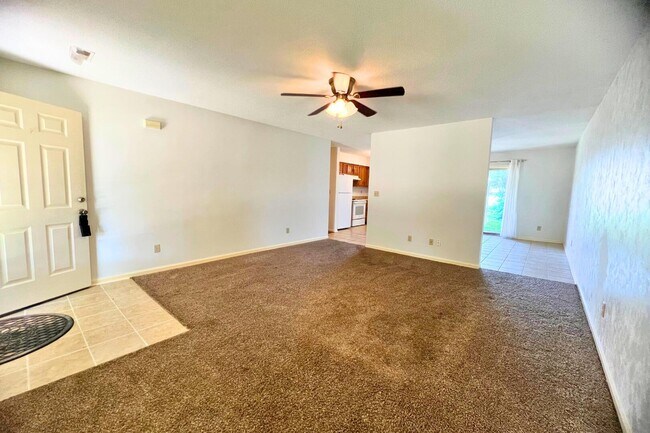 Building Photo - 2509 Hollyhock Dr