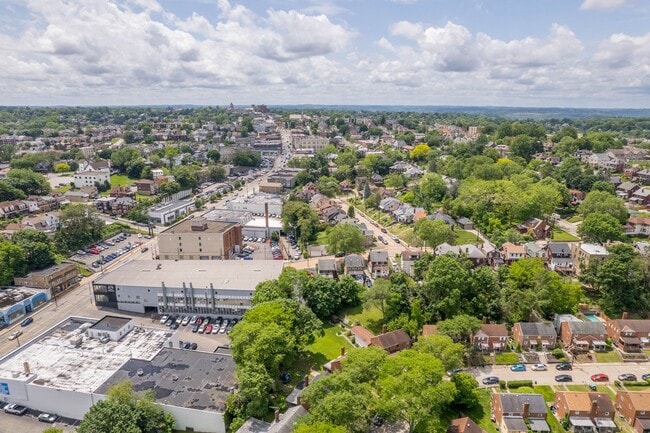 Building Photo - Stunning 2 bedroom home in Dormont availab...