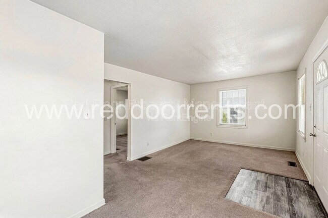 Building Photo - 1742 N Whittier Pl