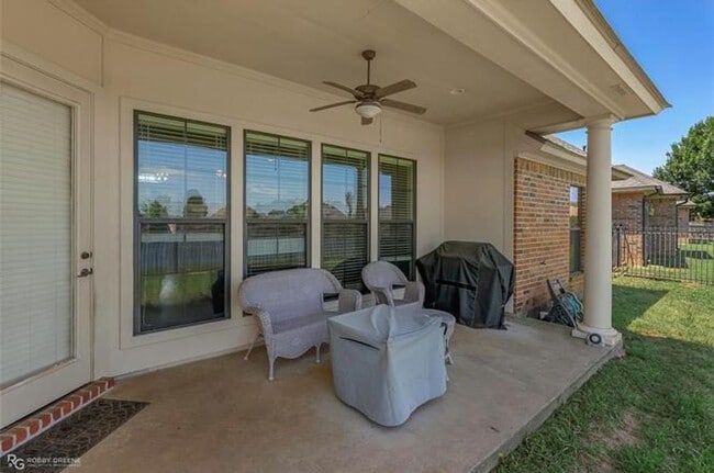 Building Photo - Gorgeous 4 Bedroom Home with Bonus Room in Bossier!