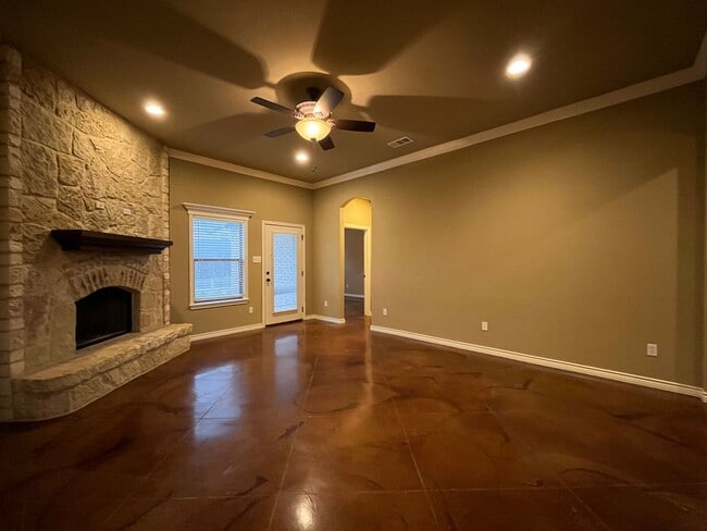 Building Photo - AVAILABLE NOW:  3 bedroom house: Midway ISD:  Move-In Special