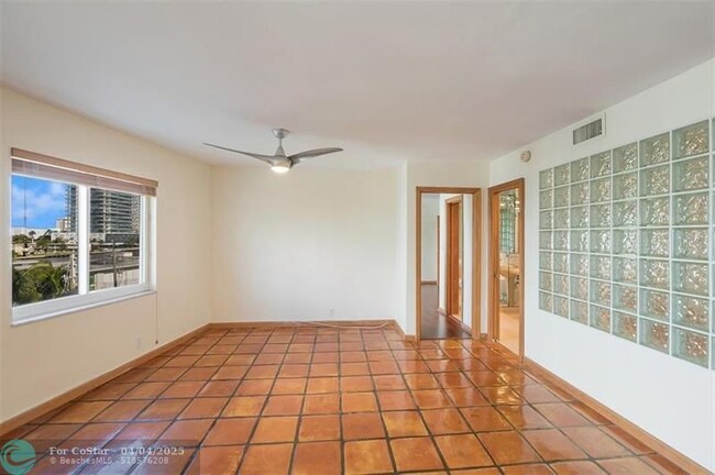 Building Photo - 720 Bayshore Dr