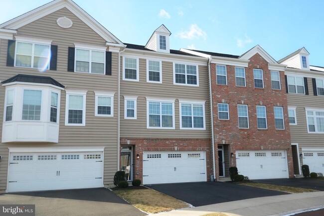 Building Photo - 326 W Hamlin Ave