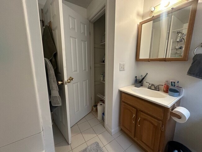 Building Photo - 174 Calumet St