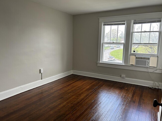 Building Photo - 224 East St