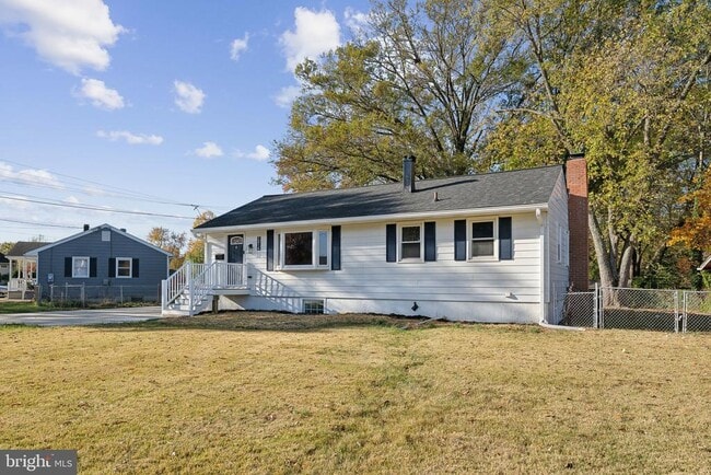 Building Photo - 2414 Phillips Dr