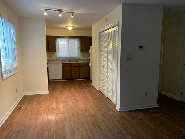 Building Photo - 6720