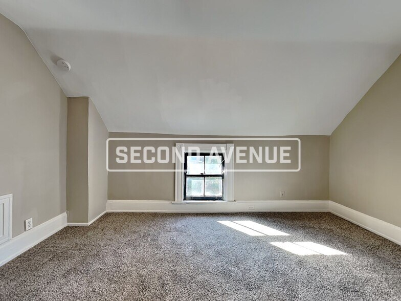 Building Photo - 1233 Dewey Ave