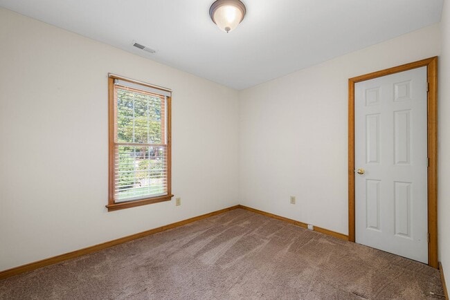 Building Photo - 3 Bedroom/2 Bath Rancher in the North Ches...
