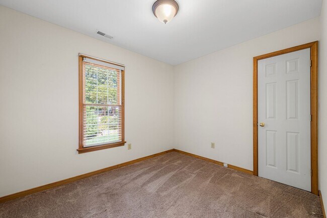 Building Photo - 8811 S Boones Trail Rd