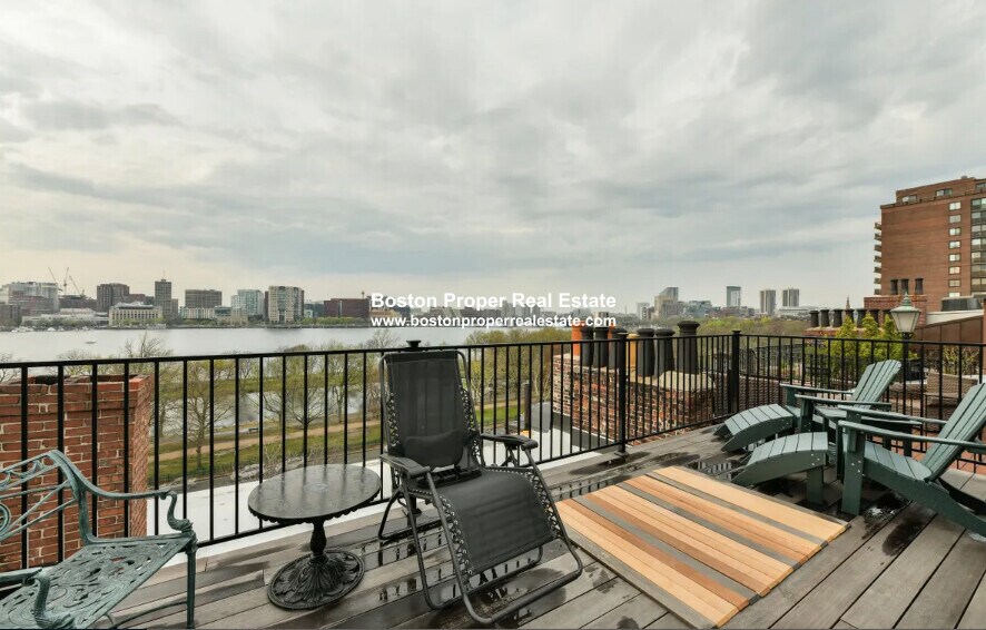 Building Photo - 214 Beacon St