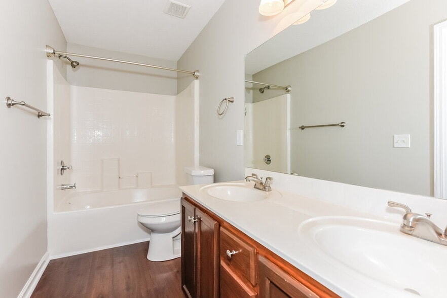 Building Photo - 1910 Lawndale Dr