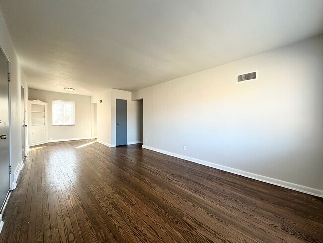 Building Photo - 5948 Nagel Ave