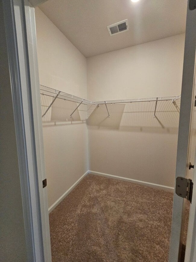 Building Photo - Long Term Rental - 3 Bed, 2 Bath in Bells ...