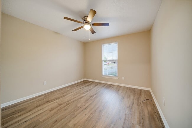 Building Photo - 1188 Meadowview Dr