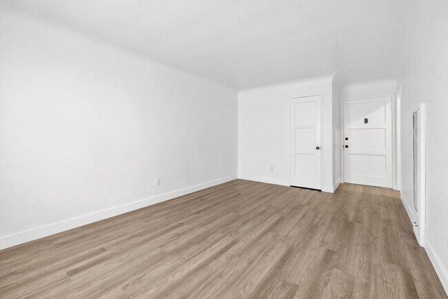 Building Photo - Newly Renovated Studio on 2nd Street- Long Beach