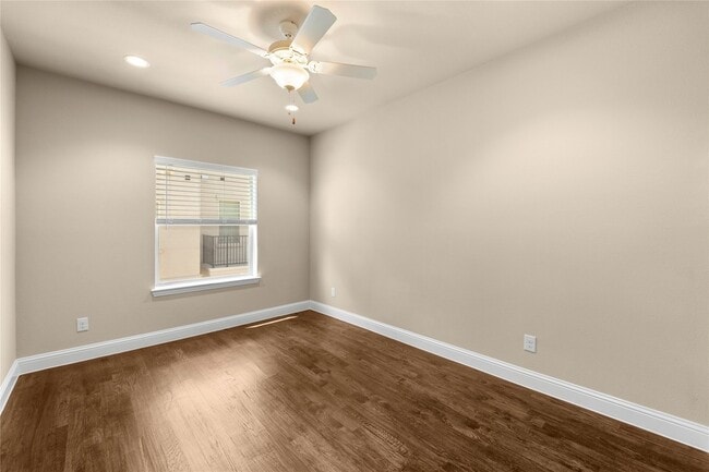 Building Photo - 2952 Sheridan Dr