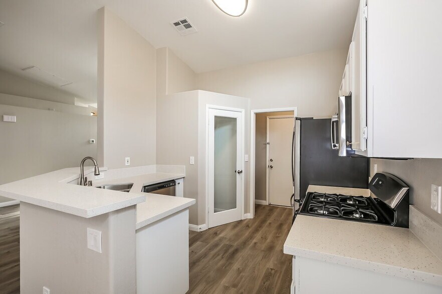 Building Photo - 1604 Watercreek Dr