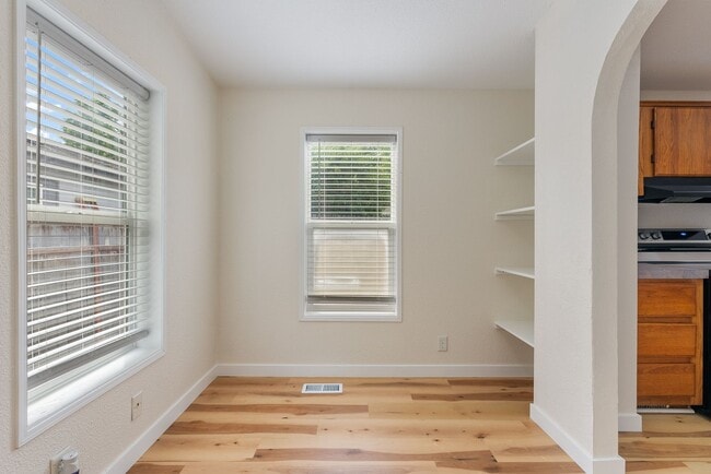 Building Photo - 6422 SE 144th Ln
