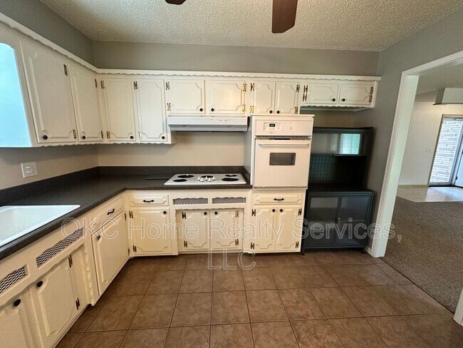 Building Photo - 2809 SW 77th St